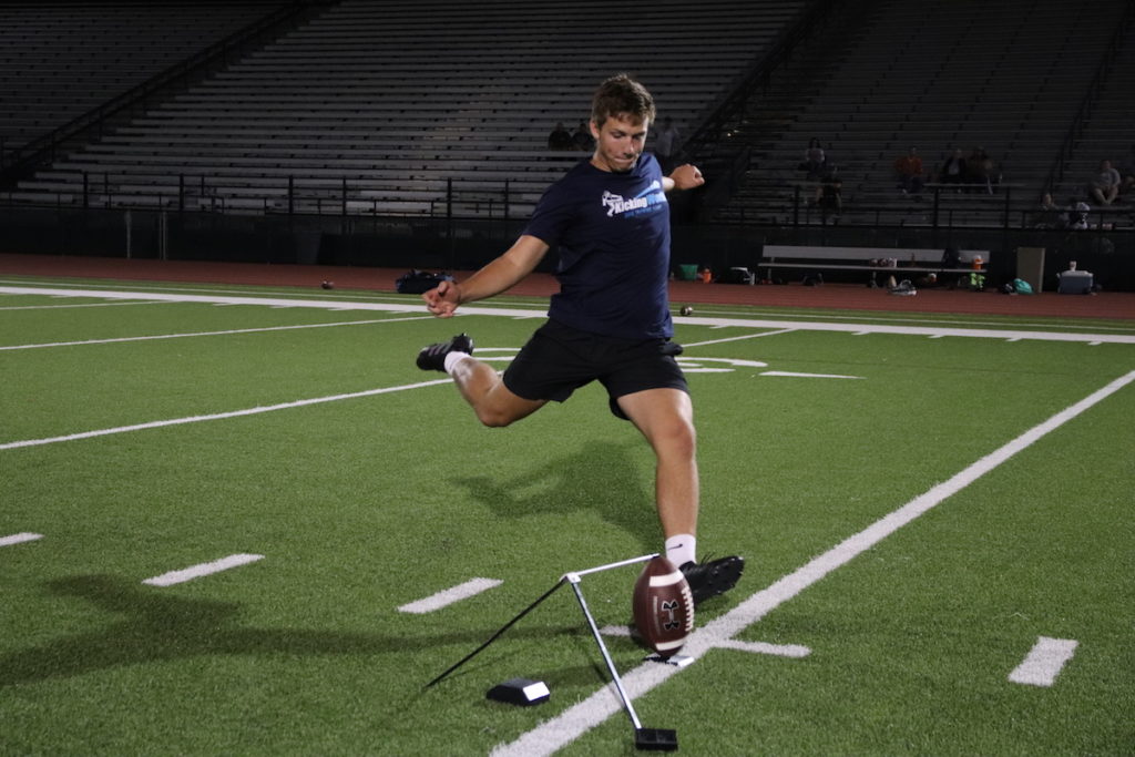 leander hs kicker